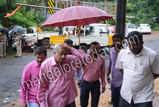  Prof. Bhagavan tries to stir hornet’s nest ; Hindu activists stage flash protest 1